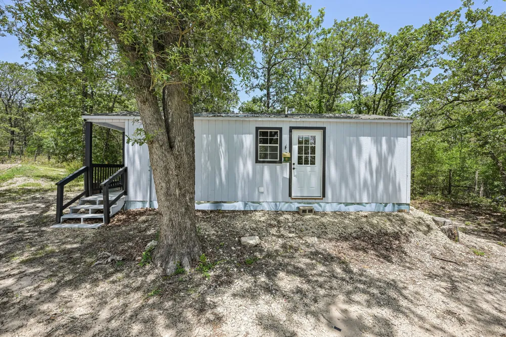 541 Hidden Oaks Drive Elgin, TX 78621