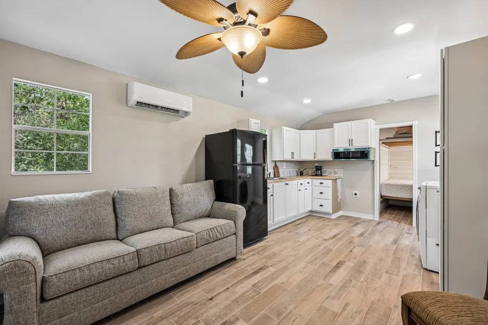 541 Hidden Oaks Drive Elgin, TX 78621