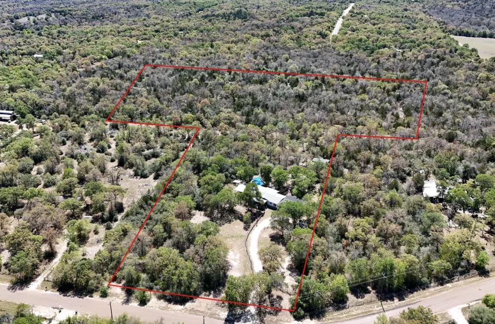 541 Hidden Oaks Drive Elgin, TX 78621
