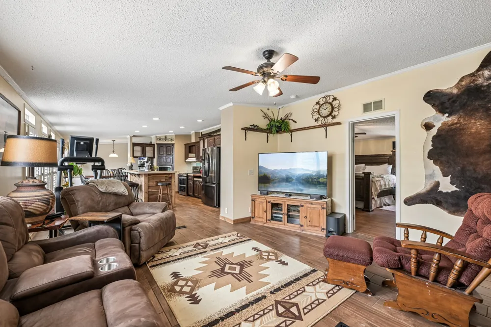 541 Hidden Oaks Drive Elgin, TX 78621