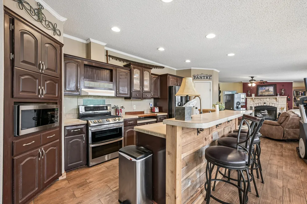 541 Hidden Oaks Drive Elgin, TX 78621