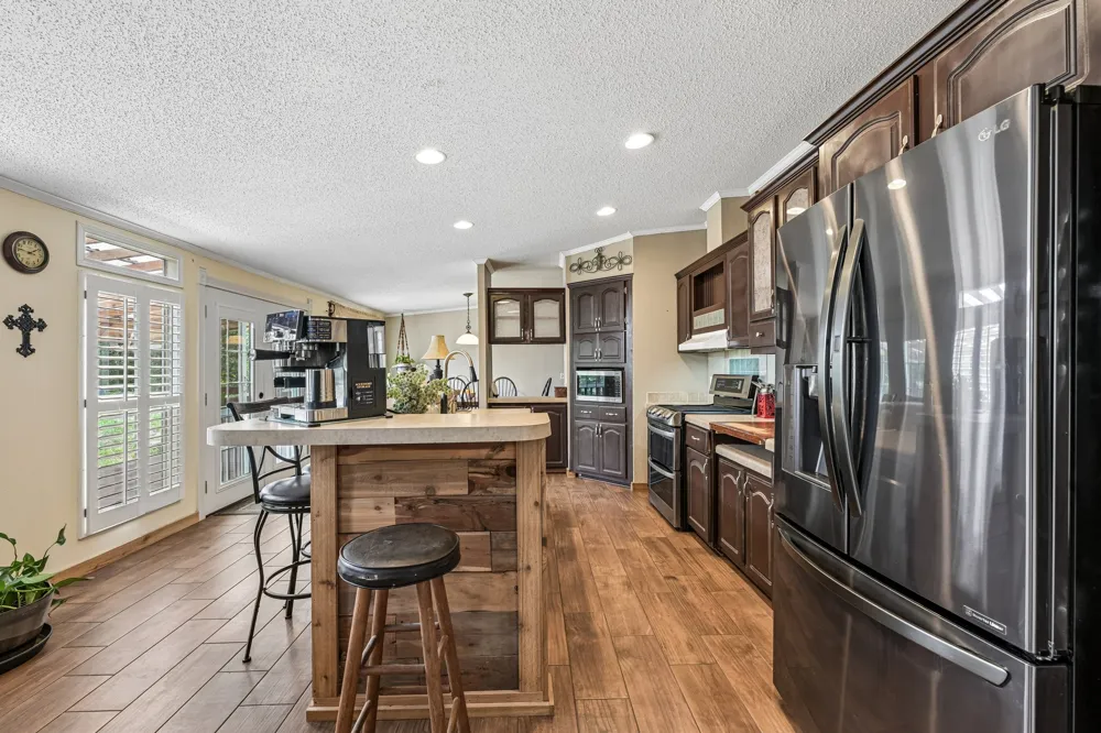 541 Hidden Oaks Drive Elgin, TX 78621