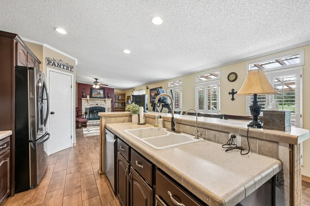 541 Hidden Oaks Drive Elgin, TX 78621