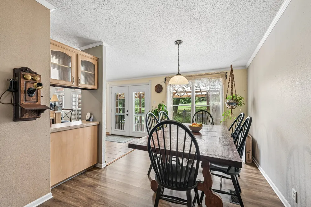 541 Hidden Oaks Drive Elgin, TX 78621