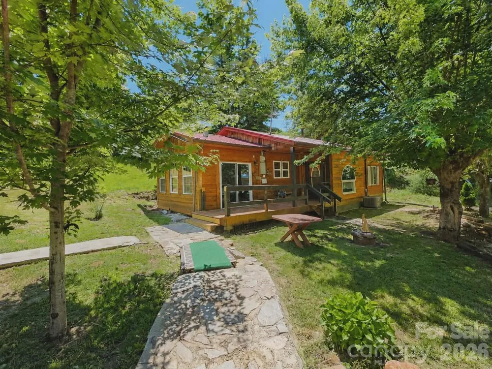 92 Buchanan Drive Bakersville, NC 28705