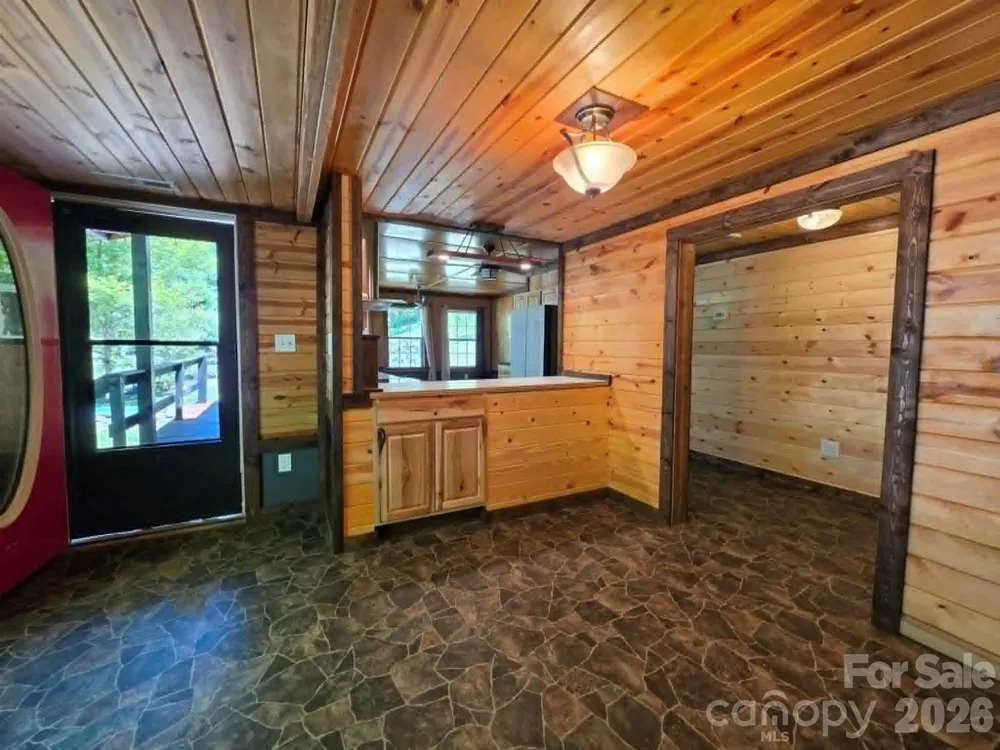 92 Buchanan Drive Bakersville, NC 28705