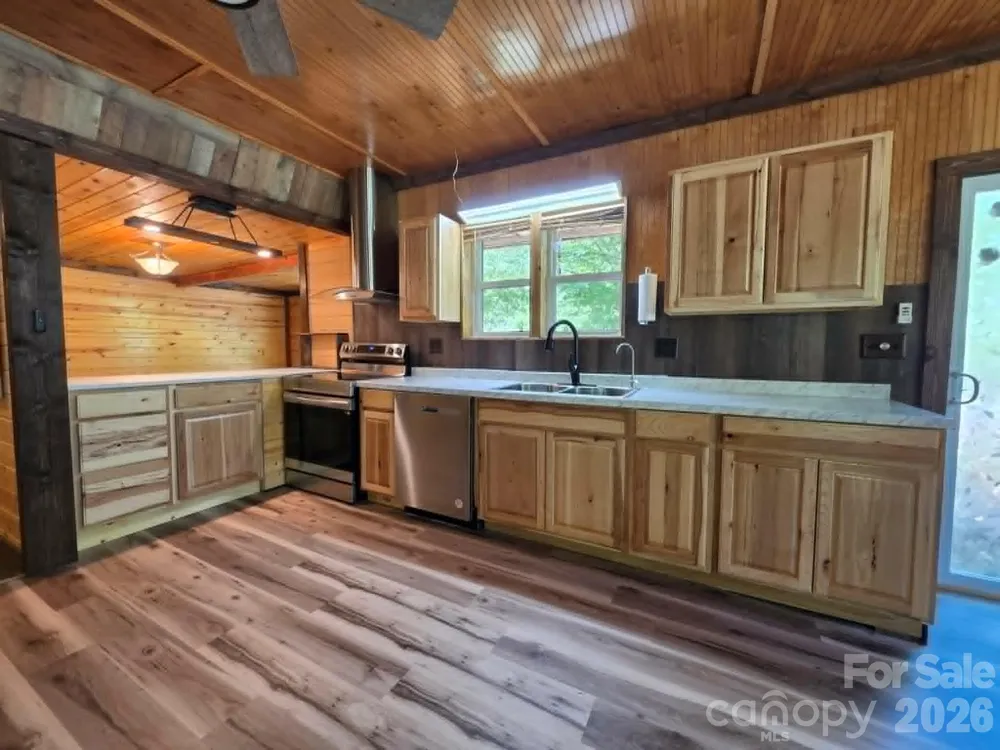 92 Buchanan Drive Bakersville, NC 28705