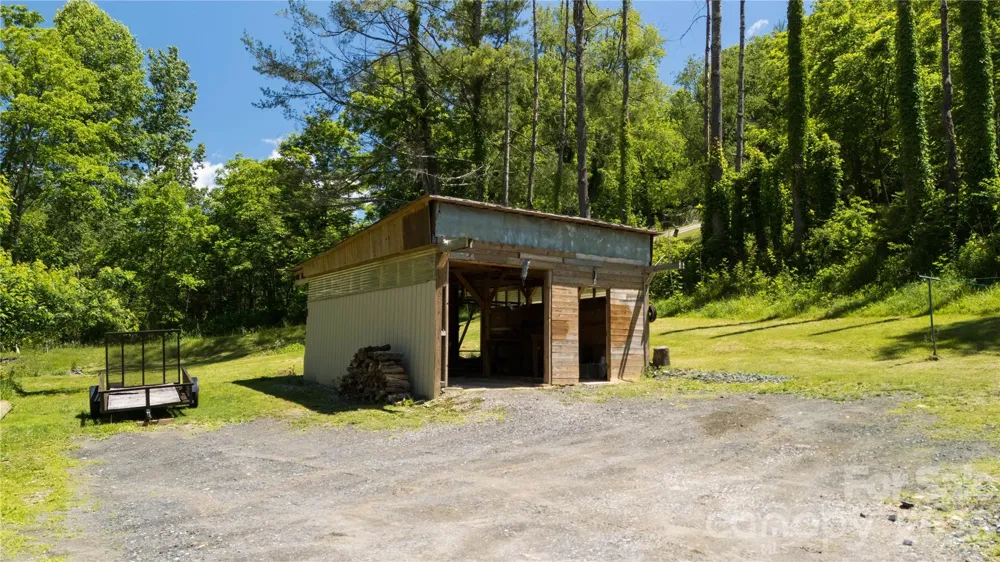 92 Buchanan Drive Bakersville, NC 28705