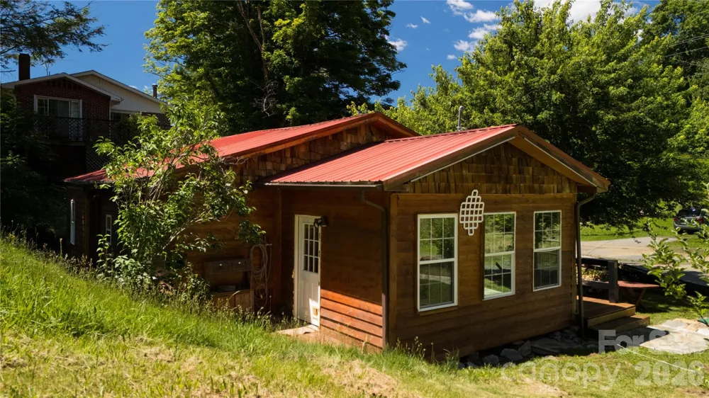 92 Buchanan Drive Bakersville, NC 28705