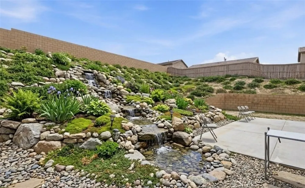 16137 Hamilton Court Victorville, CA 92394