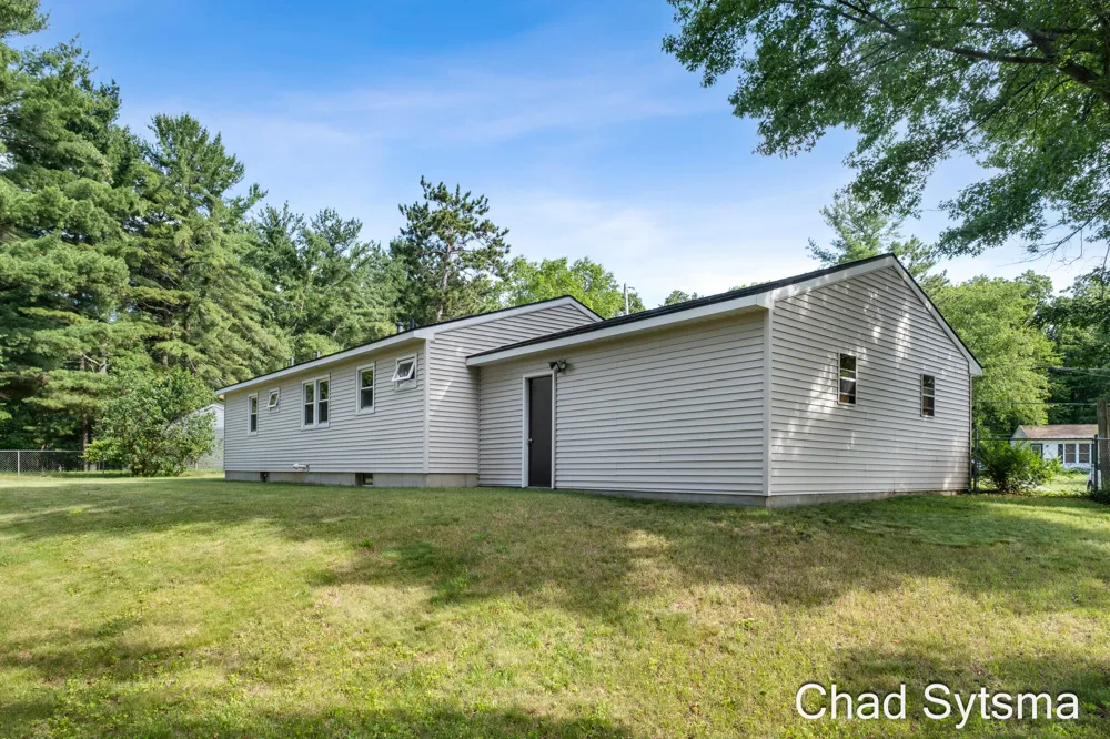 1643 Stonewood Drive SE Lowell, MI 49331