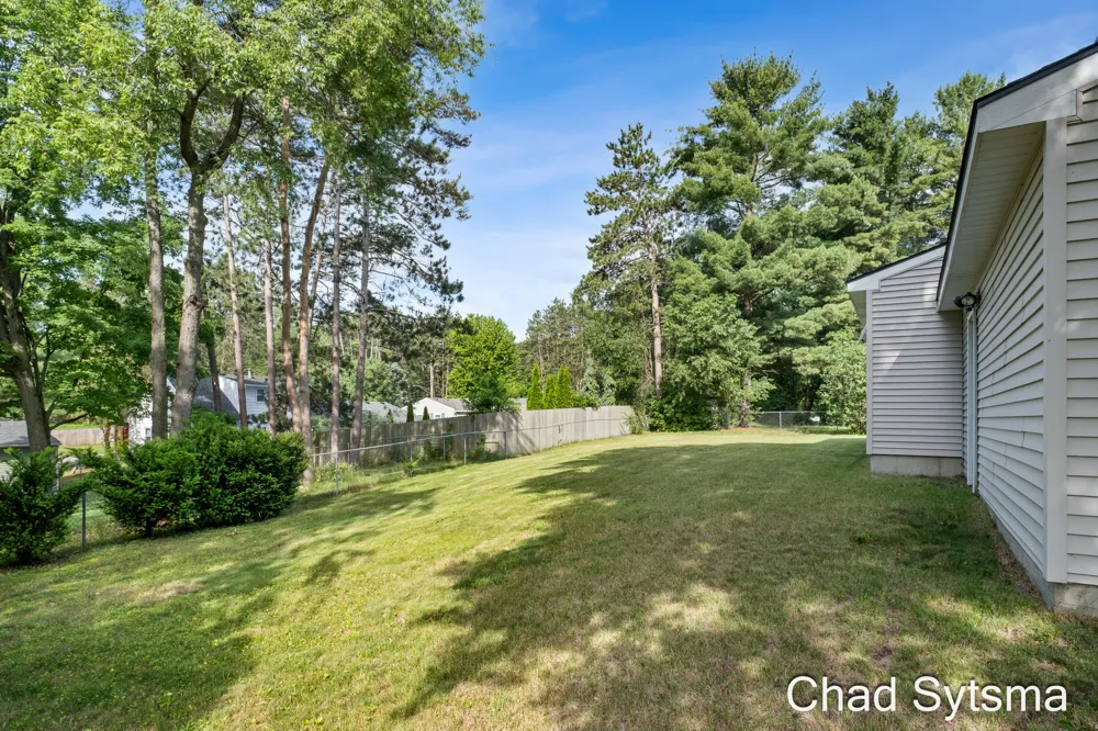 1643 Stonewood Drive SE Lowell, MI 49331