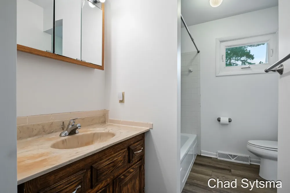 1643 Stonewood Drive SE Lowell, MI 49331