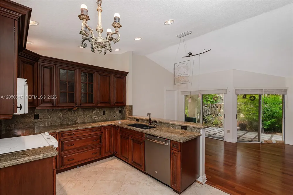 9852 NW 9th Ct Plantation, FL 33324