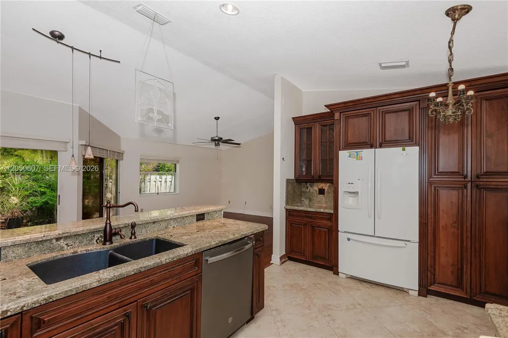 9852 NW 9th Ct Plantation, FL 33324