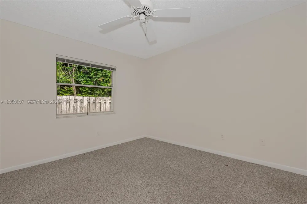 9852 NW 9th Ct Plantation, FL 33324