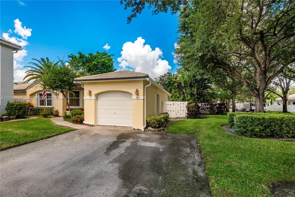 9852 NW 9th Ct Plantation, FL 33324