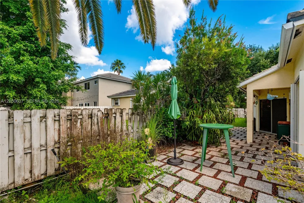 9852 NW 9th Ct Plantation, FL 33324