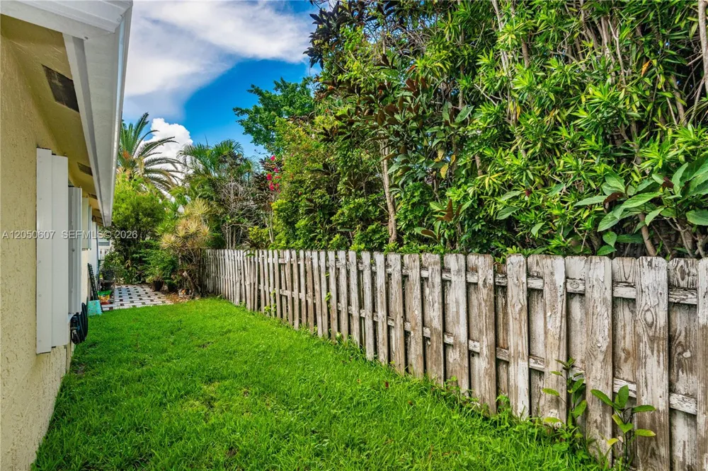 9852 NW 9th Ct Plantation, FL 33324