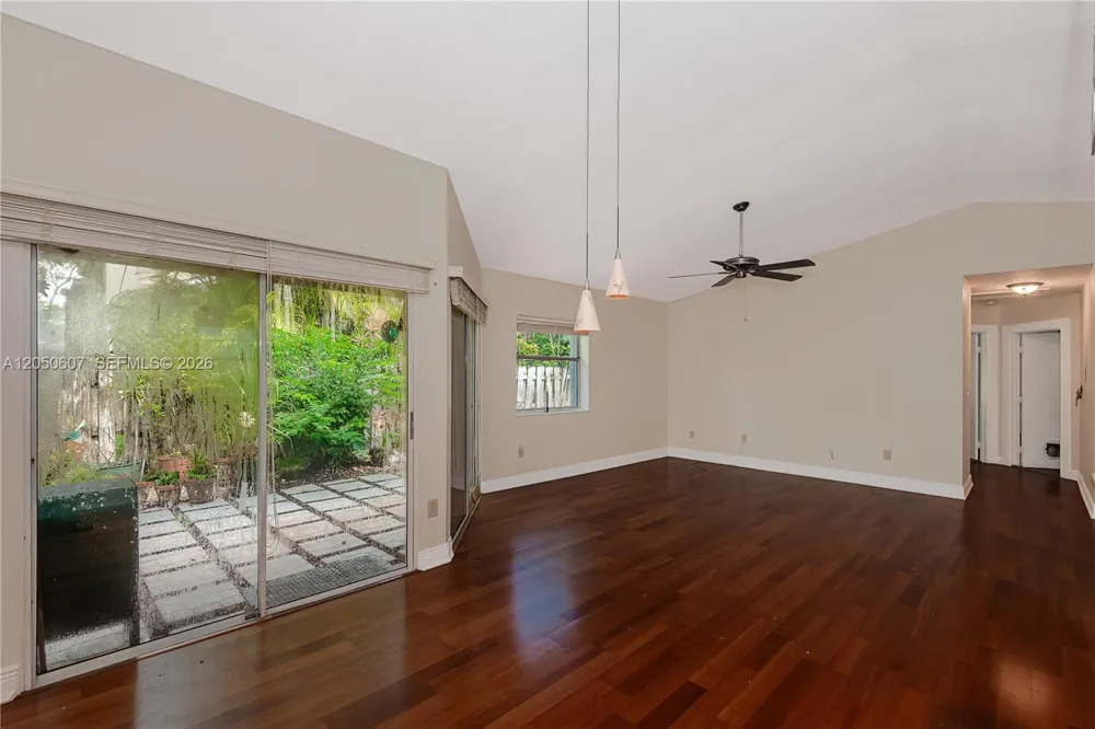 9852 NW 9th Ct Plantation, FL 33324