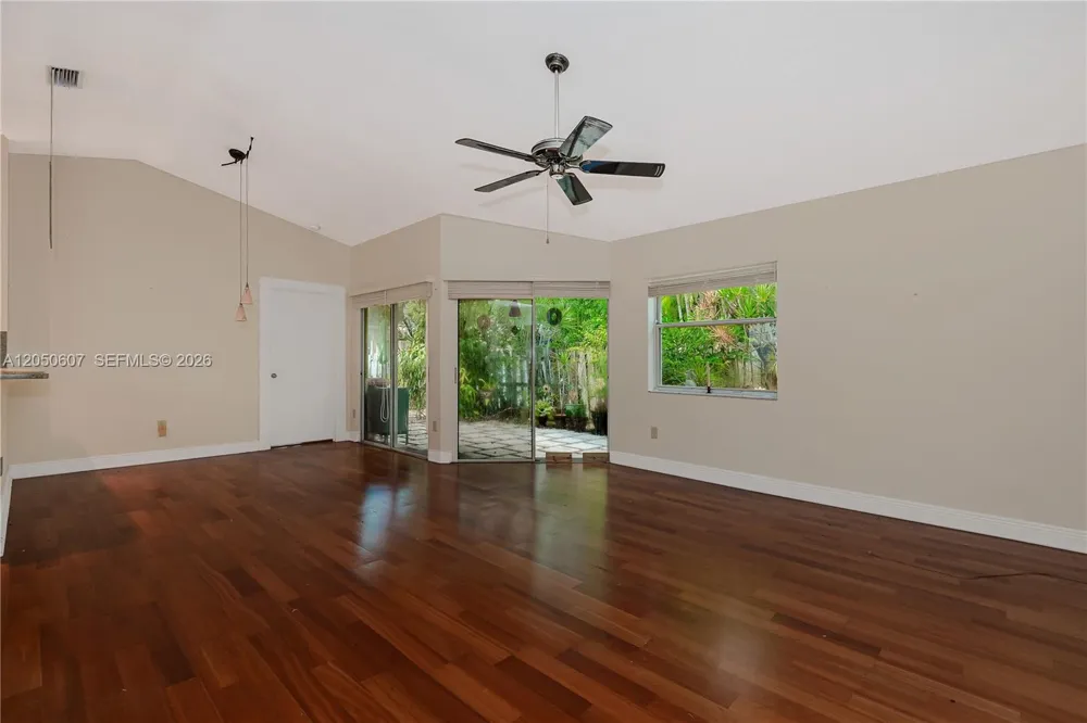9852 NW 9th Ct Plantation, FL 33324