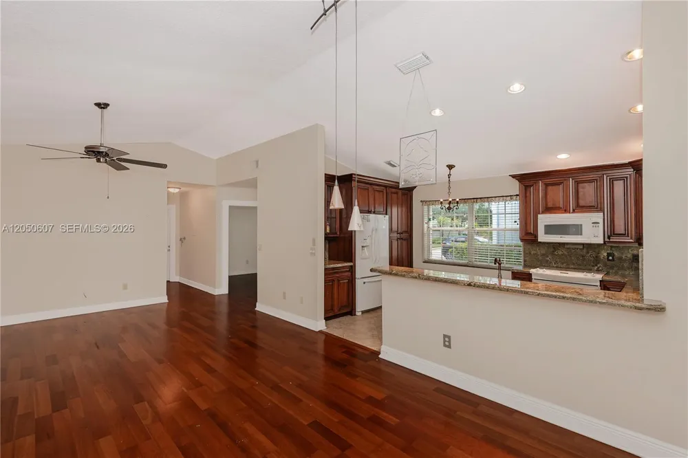 9852 NW 9th Ct Plantation, FL 33324