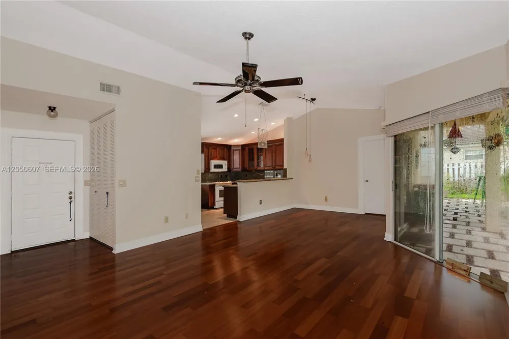 9852 NW 9th Ct Plantation, FL 33324