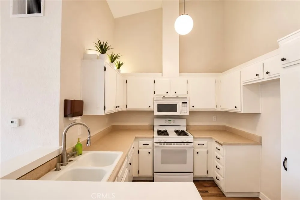 13110 Creek View #202 Garden Grove, CA 92844