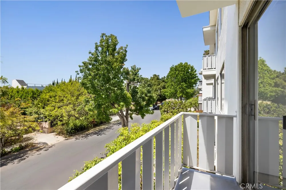 4343 Finley Avenue #27 Los Angeles, CA 90027