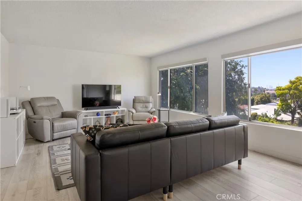 4343 Finley Avenue #27 Los Angeles, CA 90027