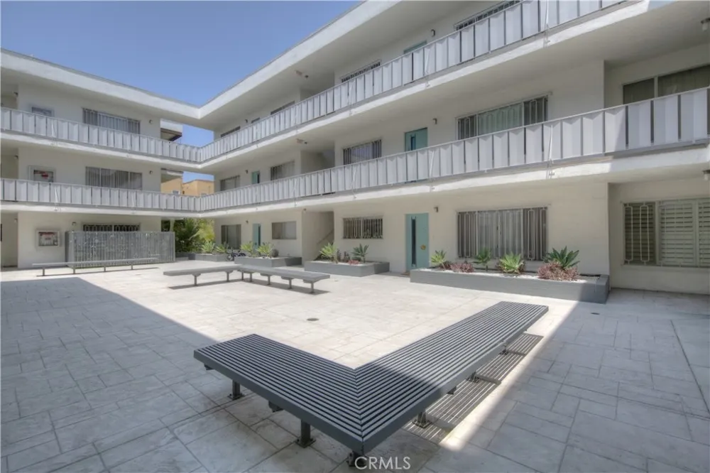 4343 Finley Avenue #27 Los Angeles, CA 90027