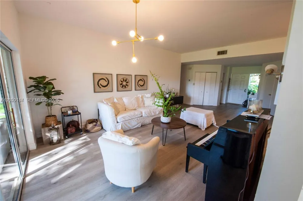 16301 Malibu Dr #79 Weston, FL 33326