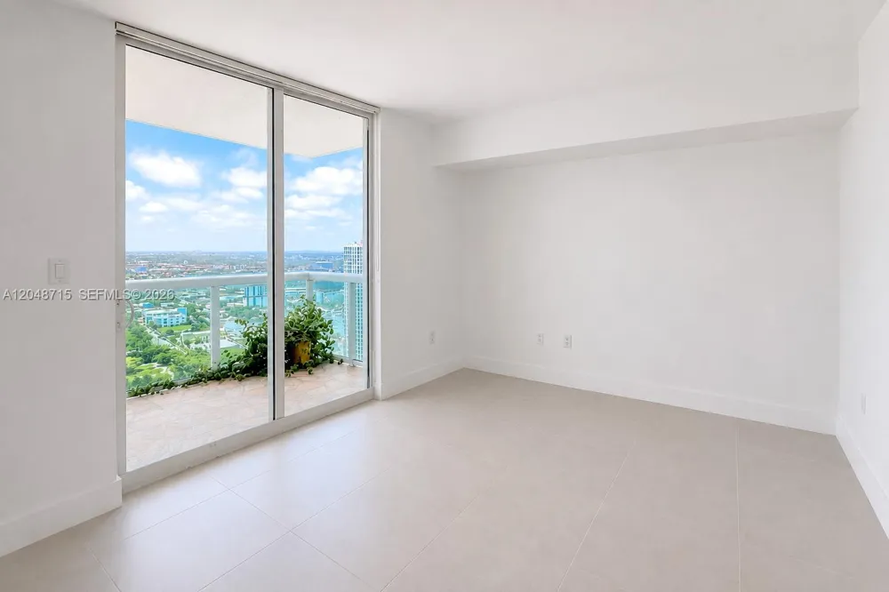 1800 Bayshore Dr #4102 Miami, FL 33132