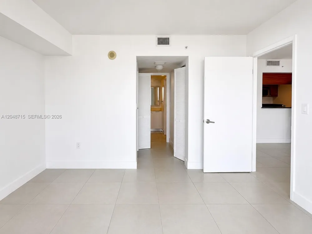 1800 Bayshore Dr #4102 Miami, FL 33132