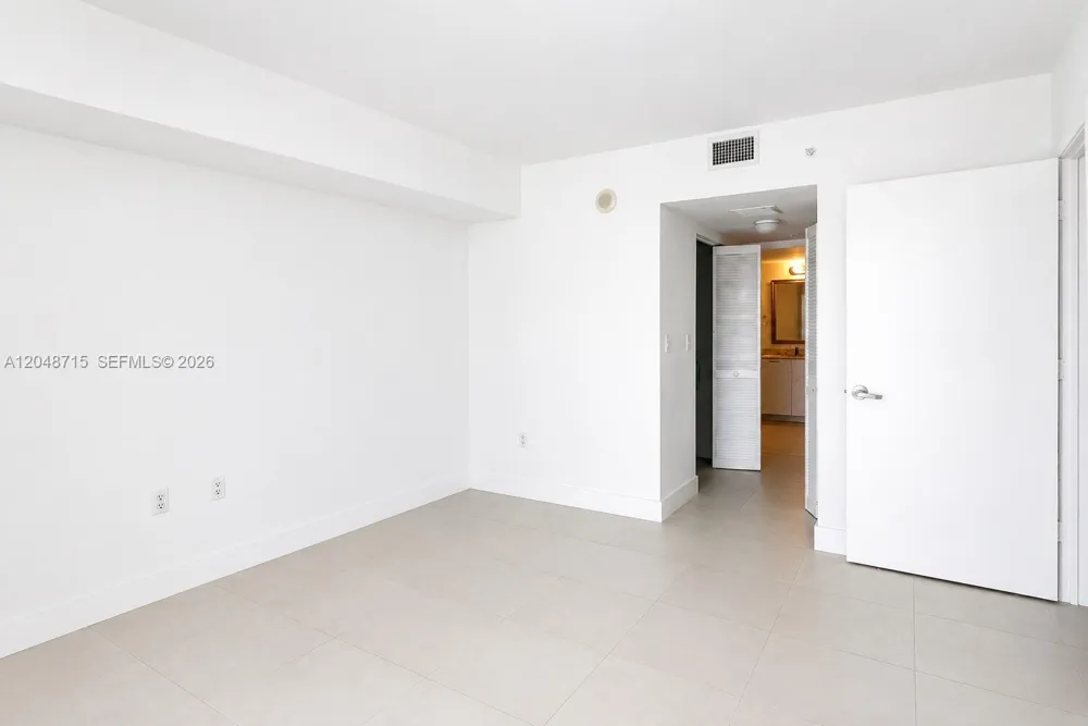 1800 Bayshore Dr #4102 Miami, FL 33132