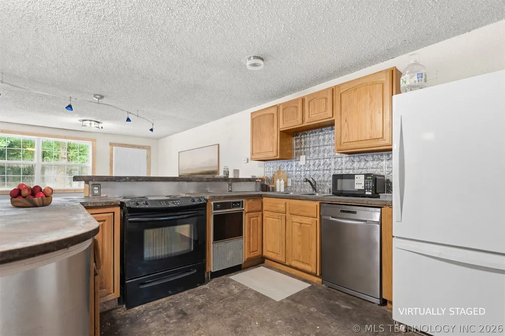 4268 Chickasaw Road Kingston, OK 73439