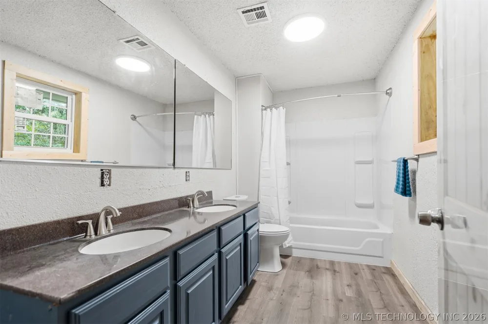 4268 Chickasaw Road Kingston, OK 73439