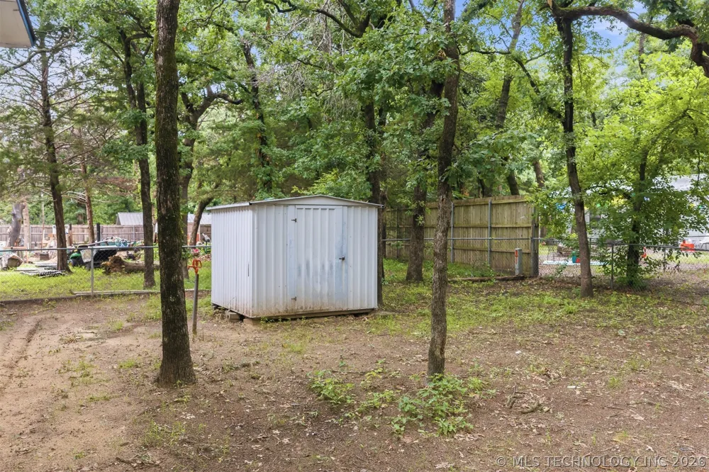 4268 Chickasaw Road Kingston, OK 73439