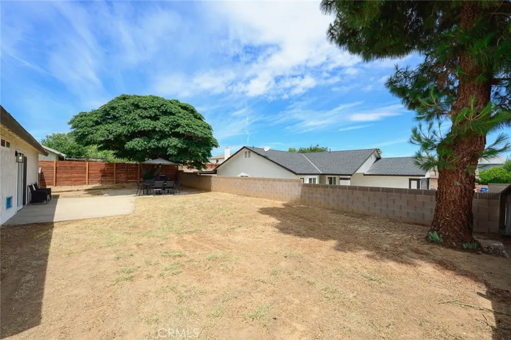 1717 E Avenue R3 Palmdale, CA 93550