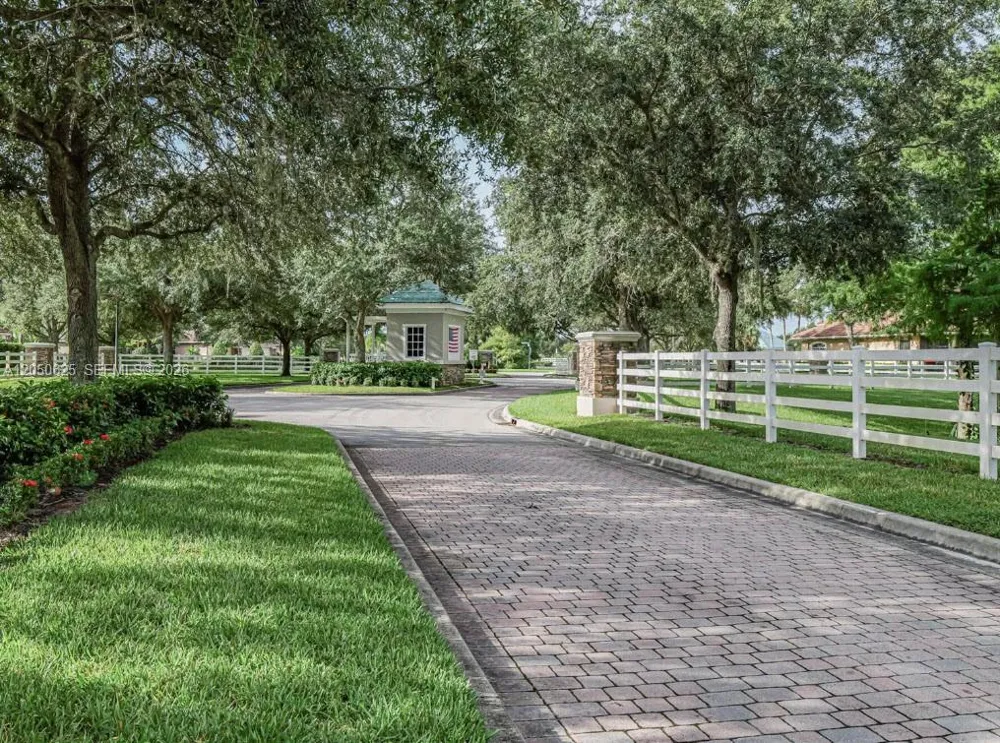 520 Caroline Dr Vero Beach, FL 32968