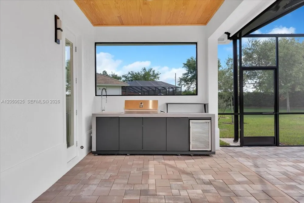 520 Caroline Dr Vero Beach, FL 32968