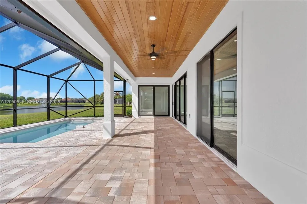 520 Caroline Dr Vero Beach, FL 32968