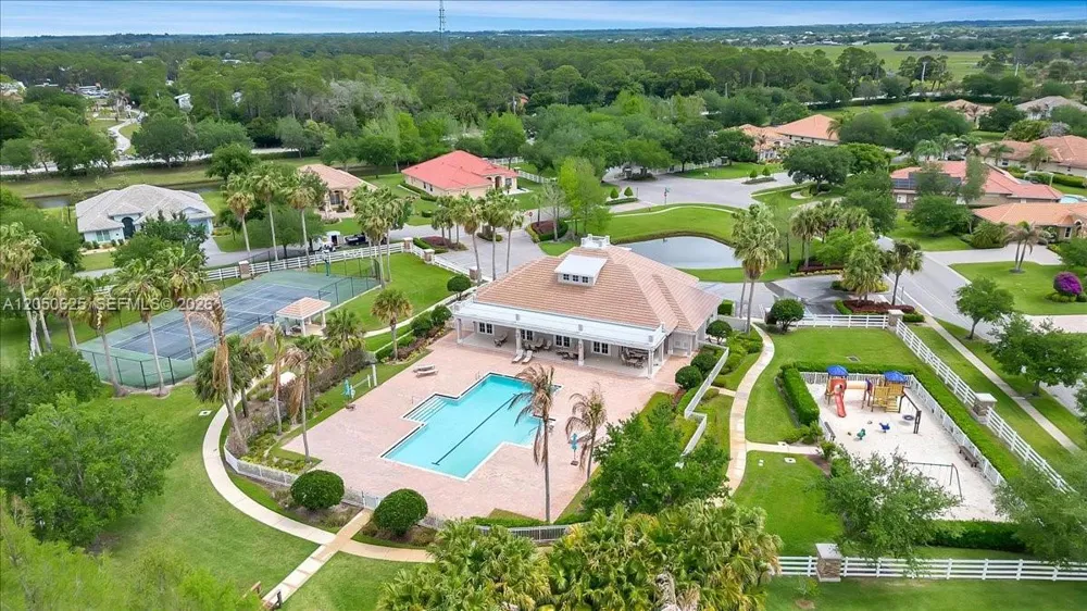 520 Caroline Dr Vero Beach, FL 32968