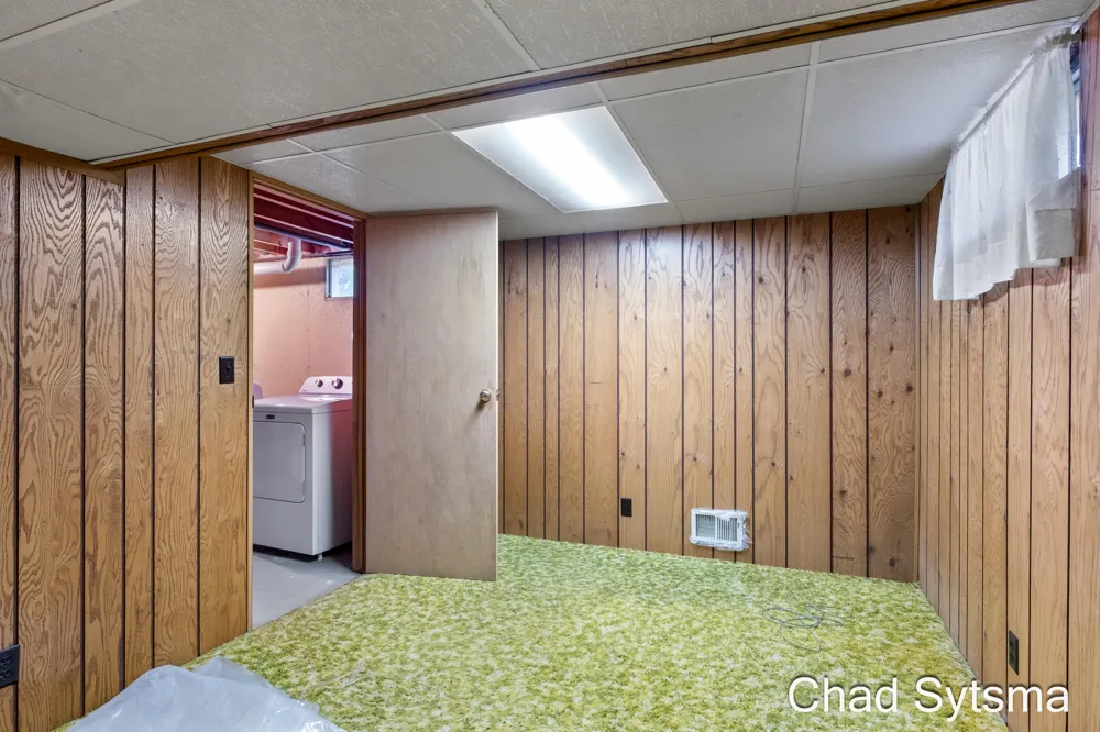 1643 Stonewood Drive SE Lowell Charter Township, MI 49331
