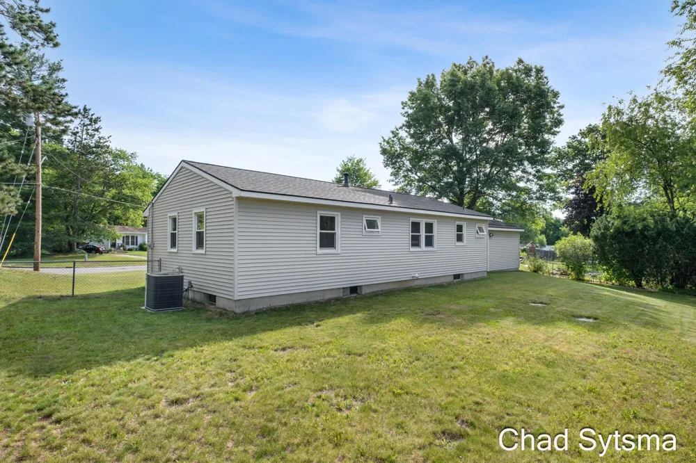1643 Stonewood Drive SE Lowell Charter Township, MI 49331