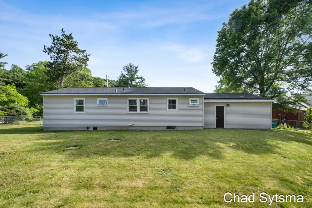 1643 Stonewood Drive SE Lowell Charter Township, MI 49331