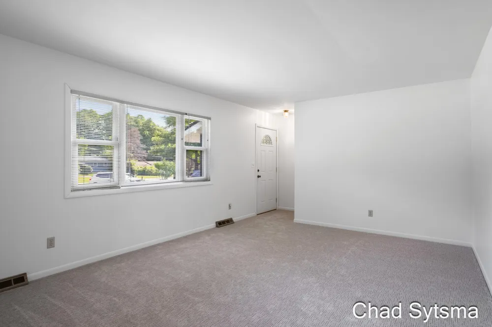 1643 Stonewood Drive SE Lowell Charter Township, MI 49331