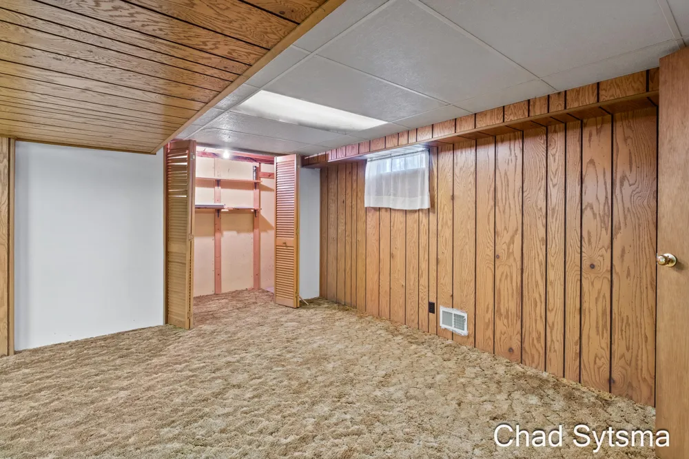 1643 Stonewood Drive SE Lowell Charter Township, MI 49331