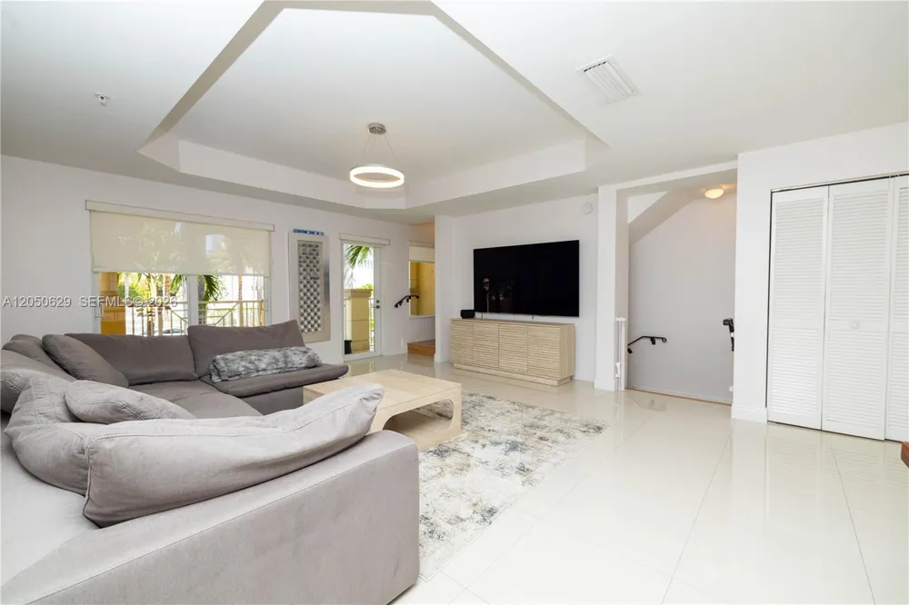 18451 NE 27th Pl Aventura, FL 33160