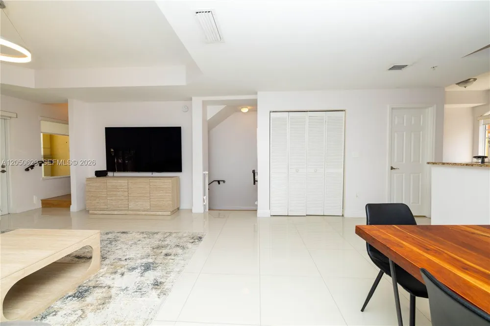 18451 NE 27th Pl Aventura, FL 33160